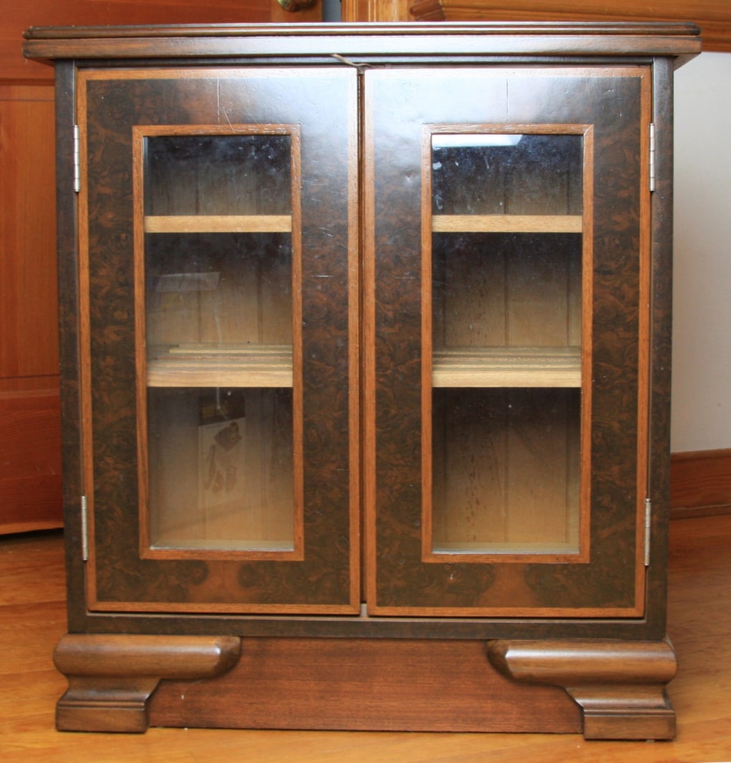 Mahogany Veneer & Cedar Bench Made Cabinet Humidor (1 of 4)