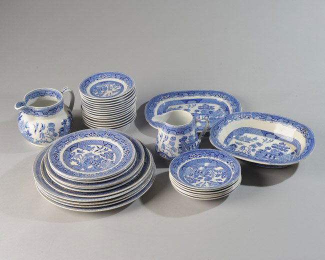 Lot of Blue Willow Dinnerware (1 of 10)