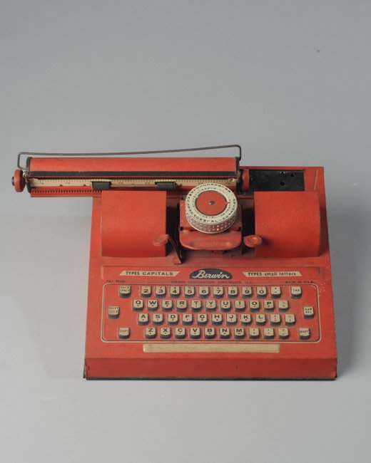 Berwin Midcentury Tin Toy Typewriter (1 of 3)