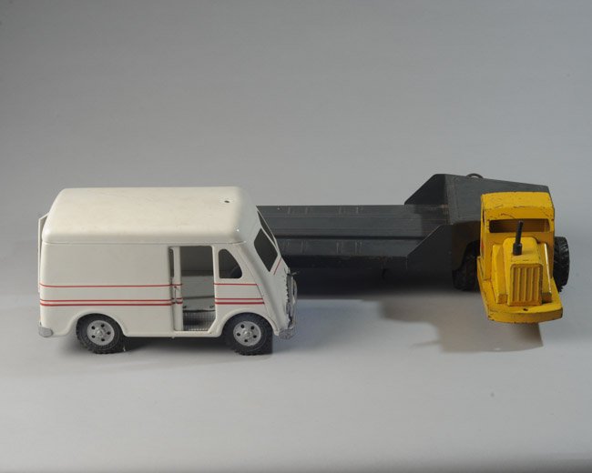 Tonka Toys Delivery Van (1 of 2)