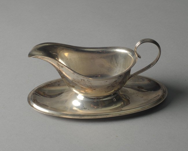 S. Kirk & Son Sterling Silver Gravy Boat: Attached underplate, marked to base. H: approx. 4". L: approx. 8 1/2". Total weight: approx. 11.02 ozt.