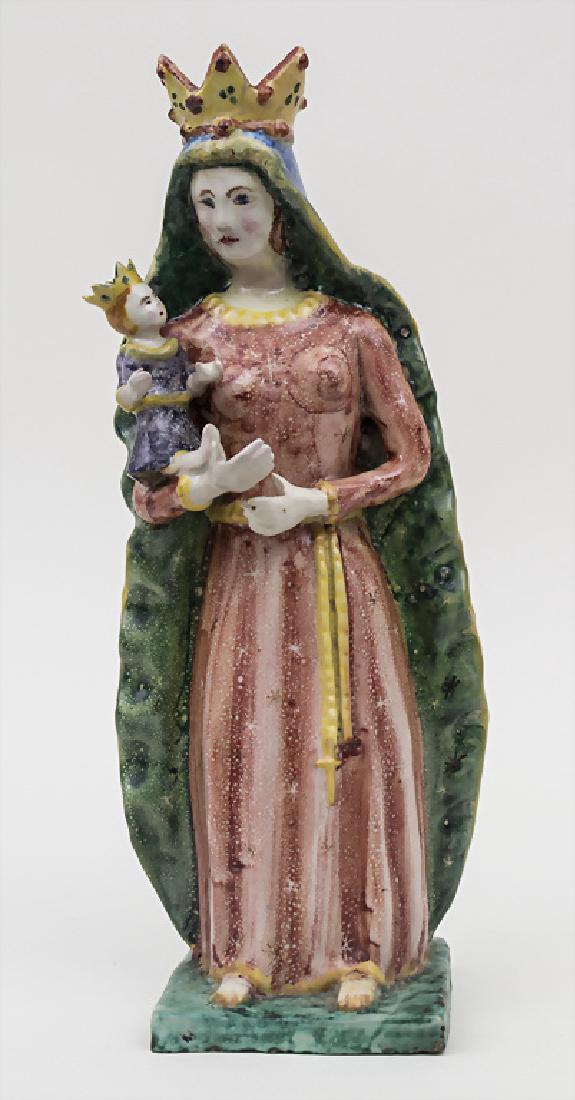 Figurengruppe 'Madonna mit Kind' / A figural group (1 of 3)