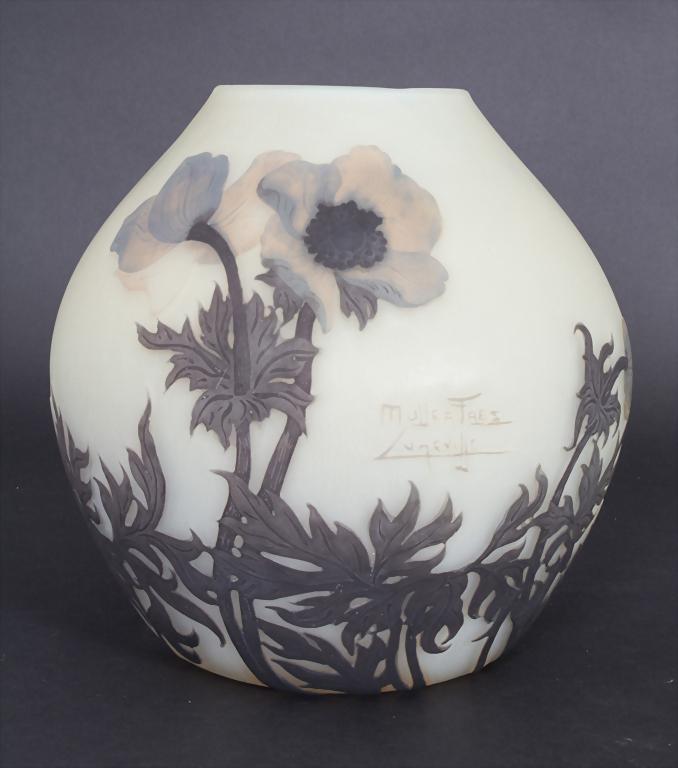 Jugendstill Glasvase 'Anemonen' / An Art Nouveau vase (1 of 7)