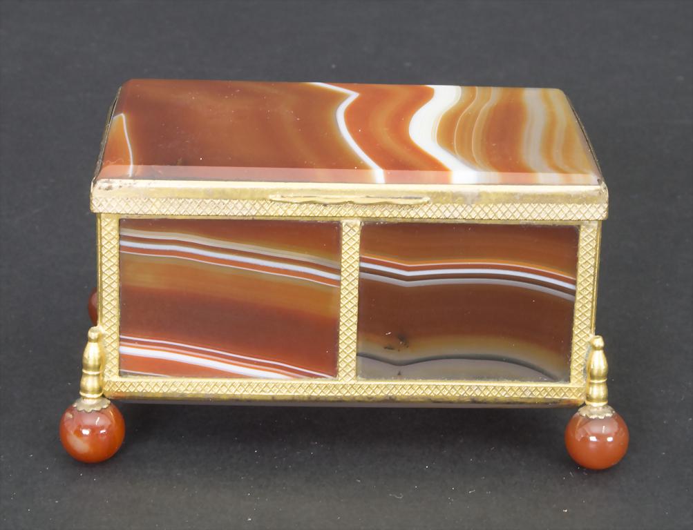 Achat-Dose auf Kugelfüßen / An amber colored agate (1 of 5)
