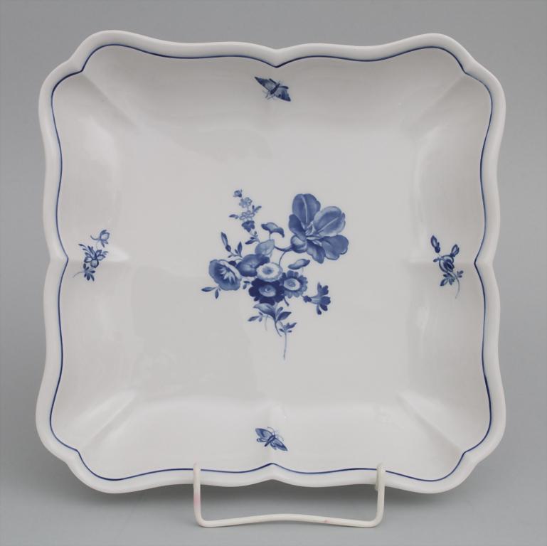 Gemüseschale 'Aquatinta' / A vegetable dish with blue (1 of 4)