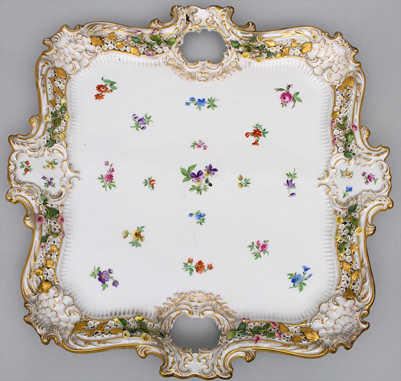 Große Prunkplatte mit aufgelegten Rosen / A large (1 of 10)