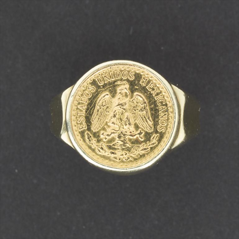 Münzring 2 Pesos / A gold ring, Mexiko, 1948 Material:: Münzring 2 Pesos / A gold ring, Mexiko, 1948 Material: Gold 900/000 bzw. 585/000, Maße: RG 52, Gewicht: 4,55 g, Zustand: gut