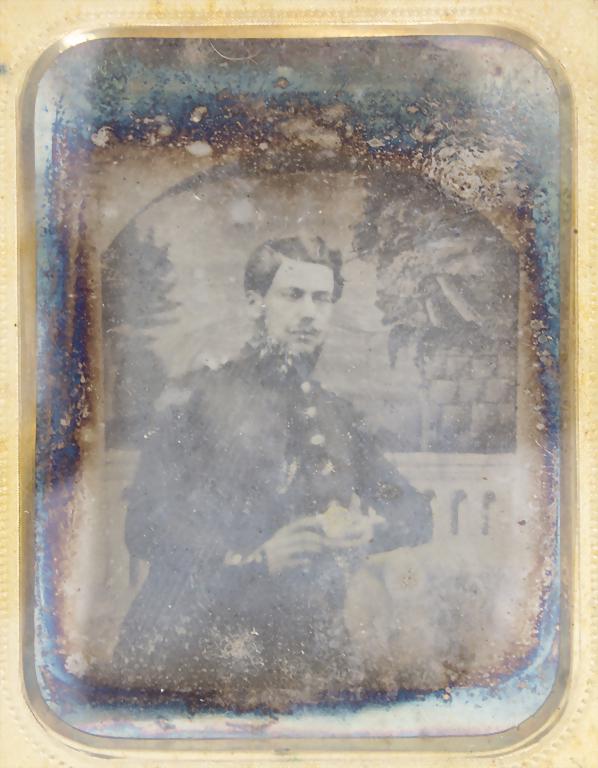 Fotografie eines Offiziers / A photograph of an (1 of 3)