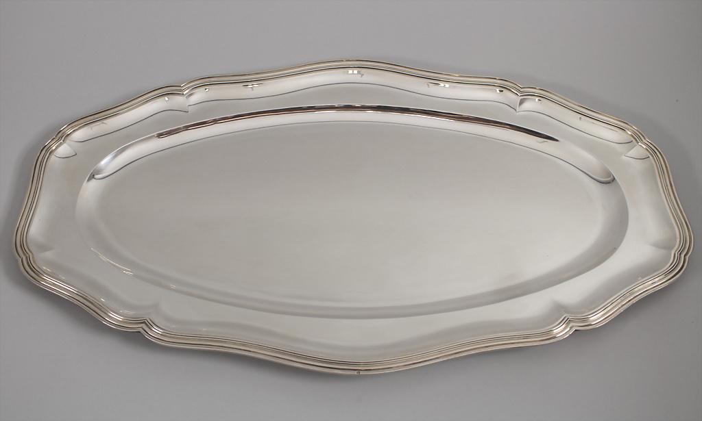 Ovale Platte / An oval silver plate, Copin, Paris, um: Ovale Platte / An oval silver plate, Copin, Paris, um 1925 Material: Silber 950/000, Punzierung: Minerva-Kopf (Minerve), Firmenmarke, Maße: 60 x 33 cm, Gewicht: 1902 g, Zustand: gut