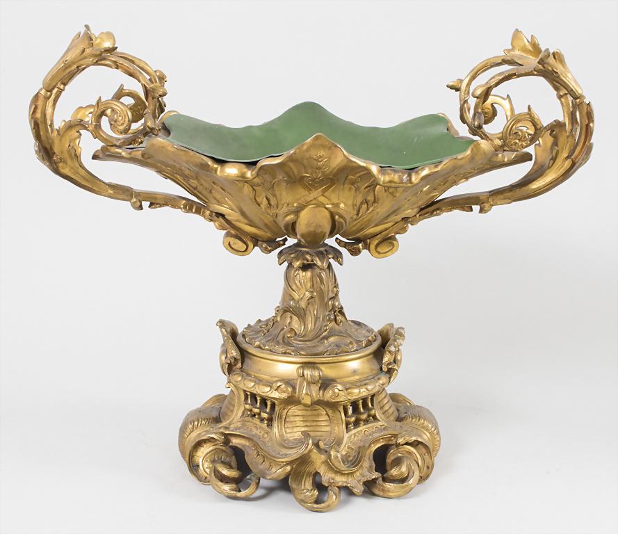 Eine Aufsatzschale / A bronze centerpiece, wohl (1 of 5)