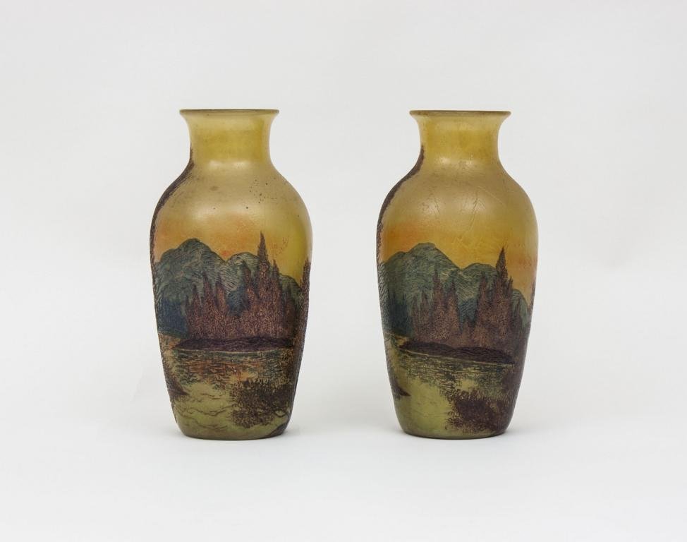 Paar Vasen mit herbstlicher Landschaft/A Pair of Art (1 of 3)