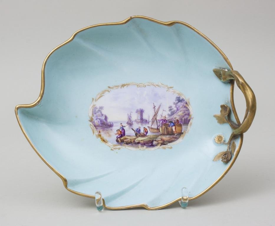 Blattschale mit Hafenszene/ Leaf Shaped Dish With (1 of 2)