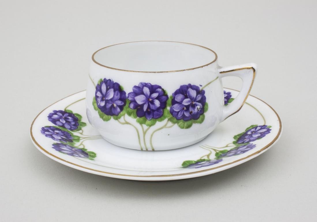 Jugendstil Mokkatasse mit Veilchen/ Art Nouveau Cup & (1 of 2)