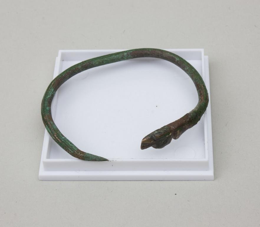 Armreif mit Schlangenkopf, rmisch/ Roman Bracelet (1 of 1)