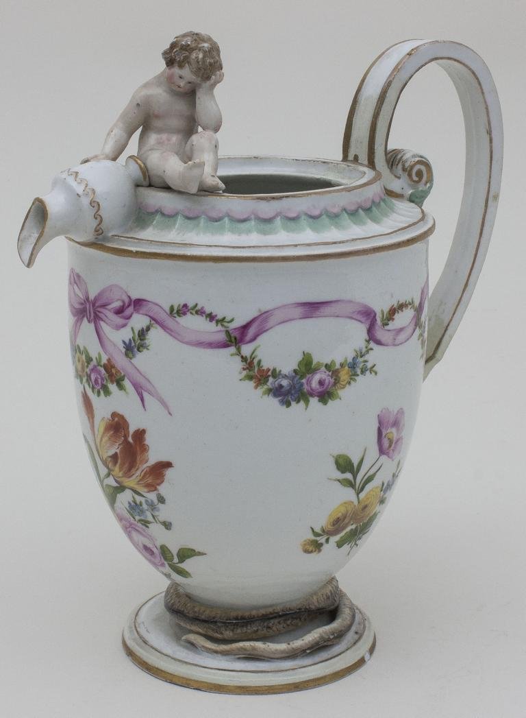 Teekanne, Meissen, 18. Jh. auf scheibenförmigem Stand (1 of 7)