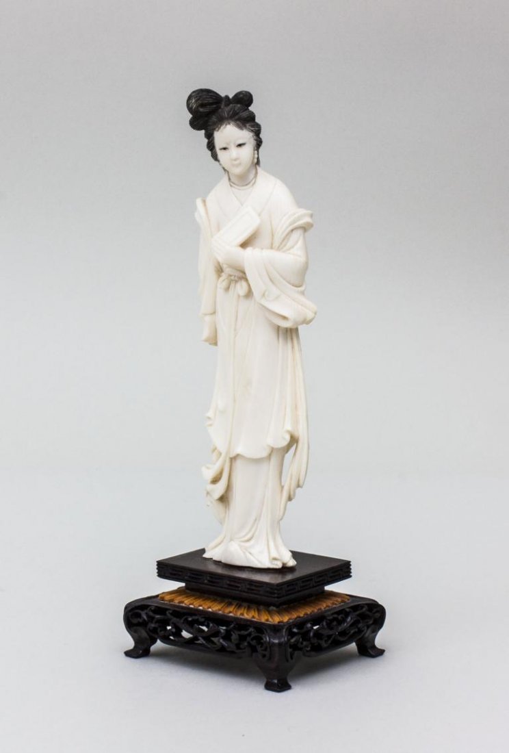 Okimono Schwörende Geisha/Swearing Geisha, (1 of 3)