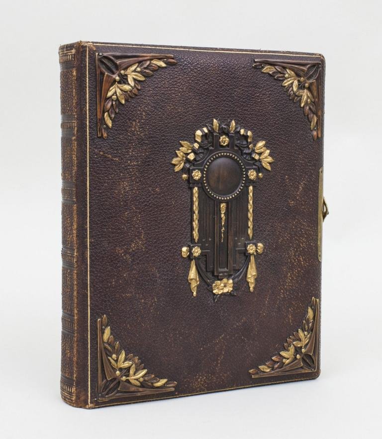 Dekoratives Fotoalbum um 1890 / Decorative Photo Album (1 of 2)