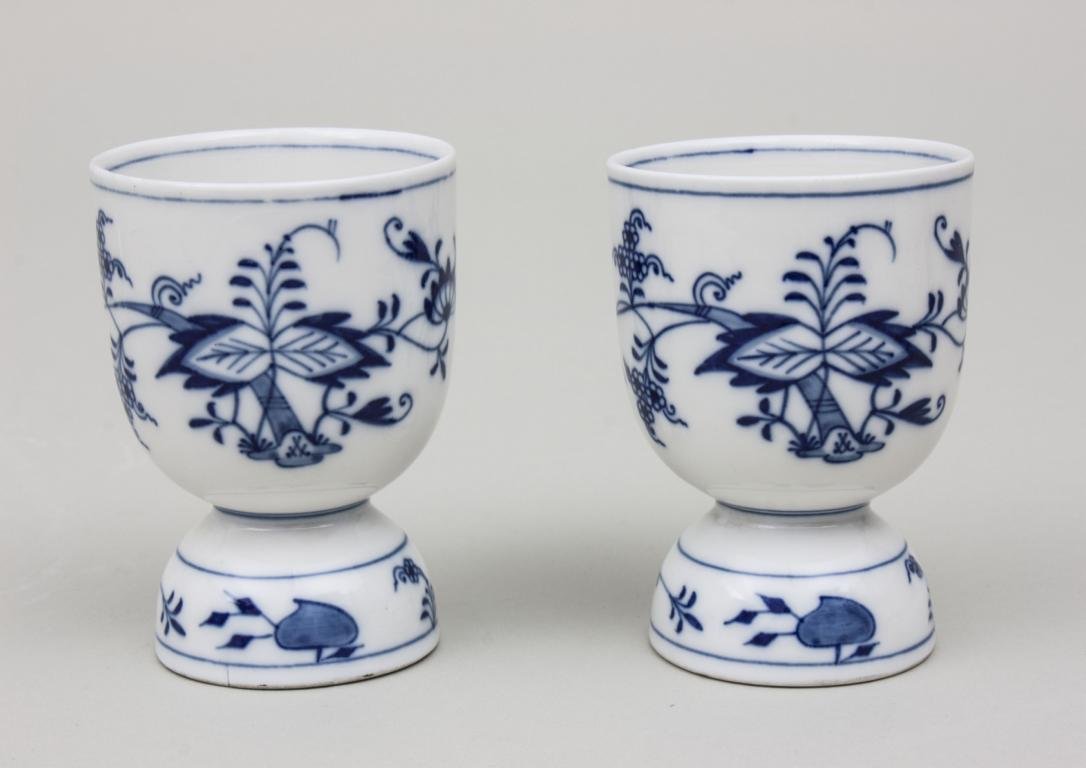 Paar Fußbecher mit Zwiebelmuster/ Pair Of Goblets, (1 of 2)