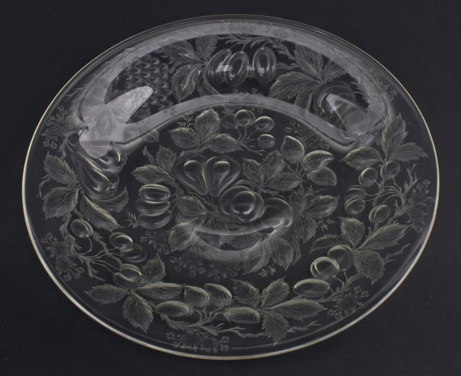 Große Obstschale/Huge Fruit Bowl, Thomas Webb & Sons,: Große Obstschale/Huge Fruit Bowl, Thomas Webb & Sons, Dennis Glass Works, Stourbridge/Worcestershire, Anfang 20. Jh. große leicht gemuldete Schale aus farblosem mundgeblasenem Glas. Auf der gesamten