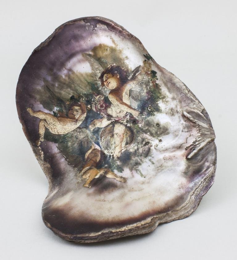Muschelschale bemalt mit Putti / Shell Painted with (1 of 3)