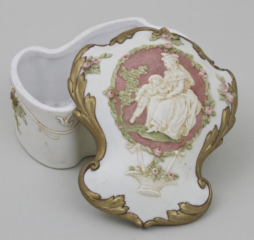 Deckeldose/ Box With Cover, Karl Ens, Volkstedt, um (1 of 3)