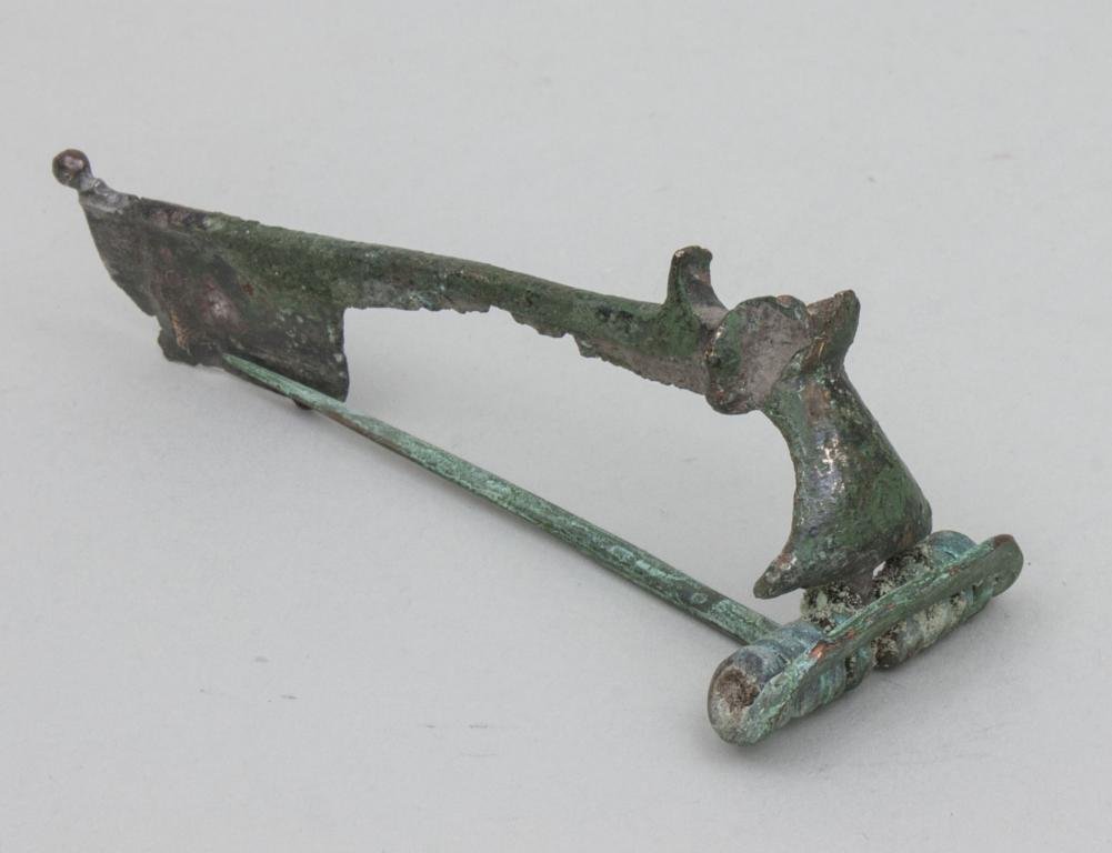 Große Pannonia-Kronenfibel / Roman Bronze Fibula: Große Pannonia-Kronenfibel / Roman Bronze Fibula Bronze. L. 11 cm/4.33".