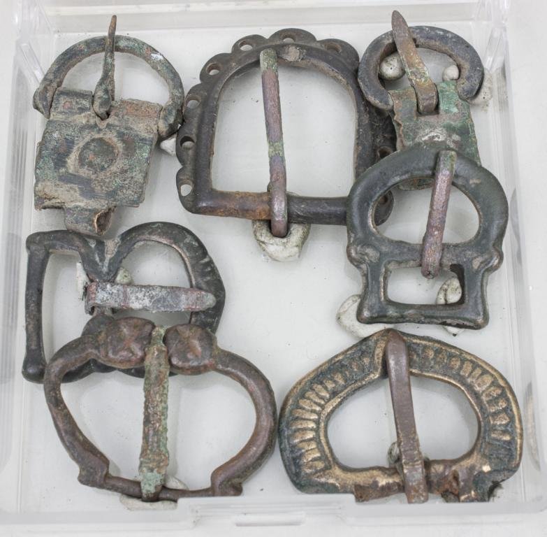 Lot 7 Gürtelschnallen / Lot Of 7 Roman Bronze Buckles (1 of 1)