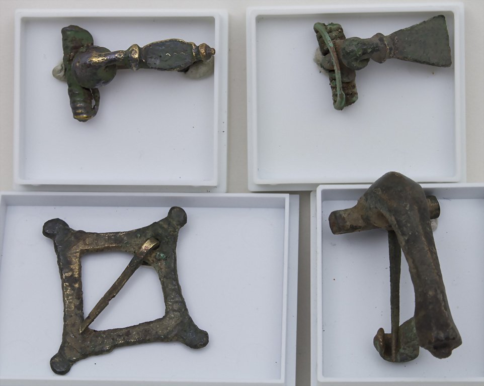 Lot 4 römische Fibeln / Lot of 4 Roman Fibulae Bronze, (1 of 1)
