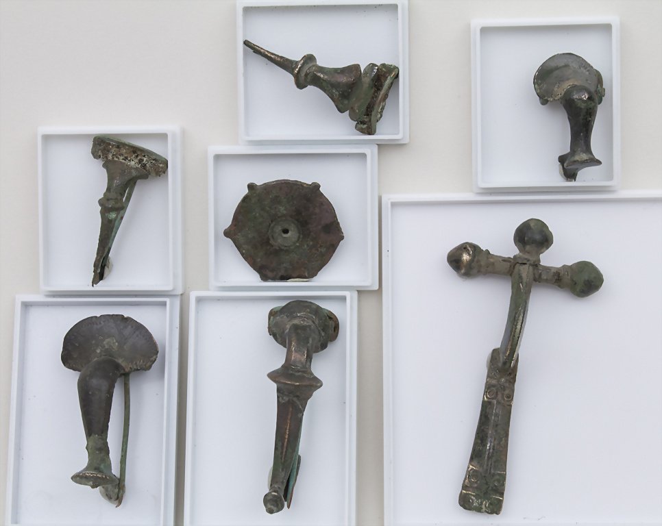 Lot 7 römische Fibeln / Lot of 7 Roman Bronze Fibulae (1 of 1)
