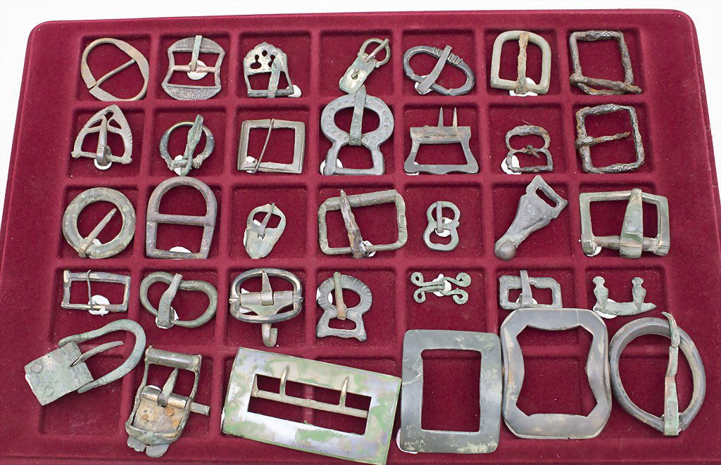 Historische Schnallensammlung / Collection of 35 (1 of 1)