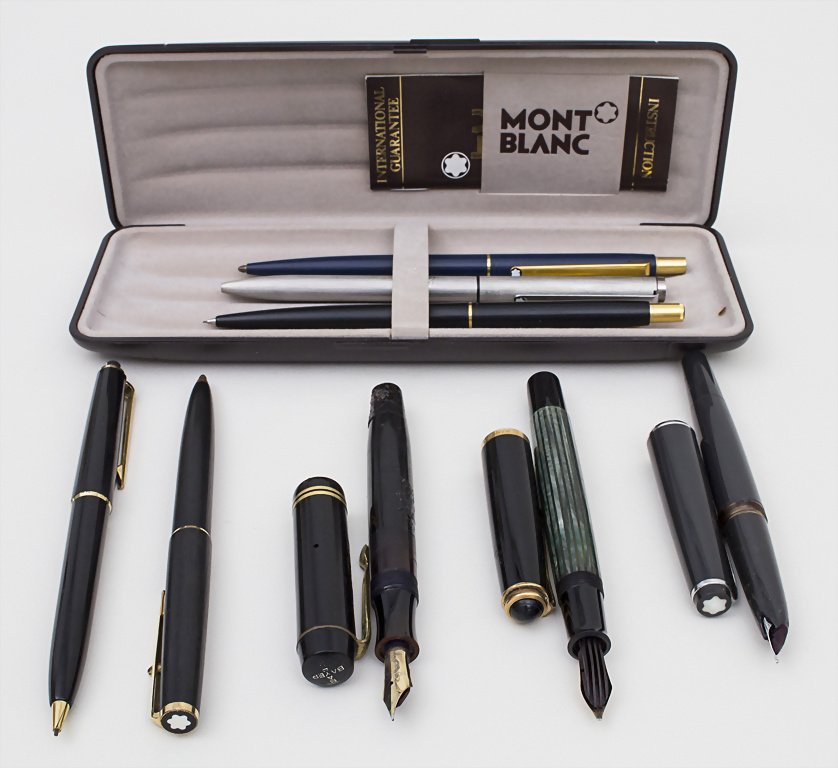Lot 7 Montblanc Schreibgeräte + 1 Pelikan / Writing: Lot 7 Montblanc Schreibgeräte + 1 Pelikan / Writing Pens, 1980er Jahre 2 Kugelschreiber (Riesenmine), 1 Kugelschreiber mit Wechselmine, 2 Bleistifte, 2 Kolbenfüller (Nr. 30 anthrazit, und 1x mit Gol