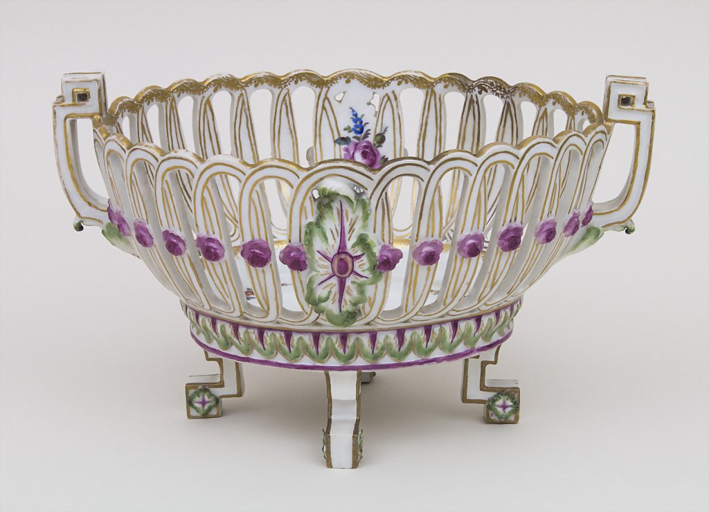 Korbschale mit Henkeln / Reticulated Basket With (1 of 4)