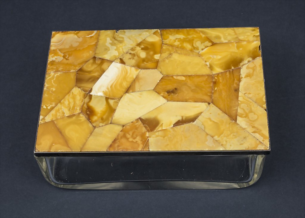 Zigarettendose mit Bernstein-Deckel / A Cigarette Box (1 of 1)