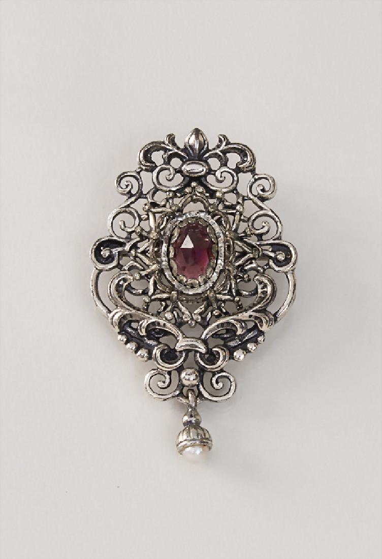 Filigrane Silberbrosche / A Filigree Silver Brooch (1 of 1)
