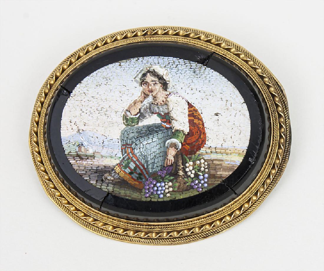 Mikromosaik-Brosche 'Junge Frau mit Weintrauben' / (1 of 1)