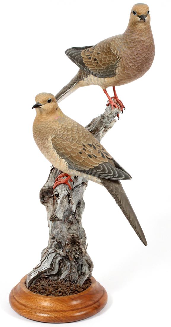 UNKNOWN ARTIST CARVED WOOD BIRD SCULPTURE (1 of 2)