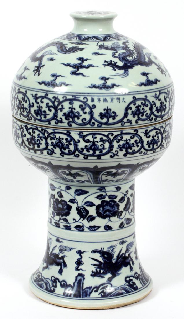 CHINESE BLUE ON WHITE COVERED DRAGON MOTIF JAR (1 of 3)