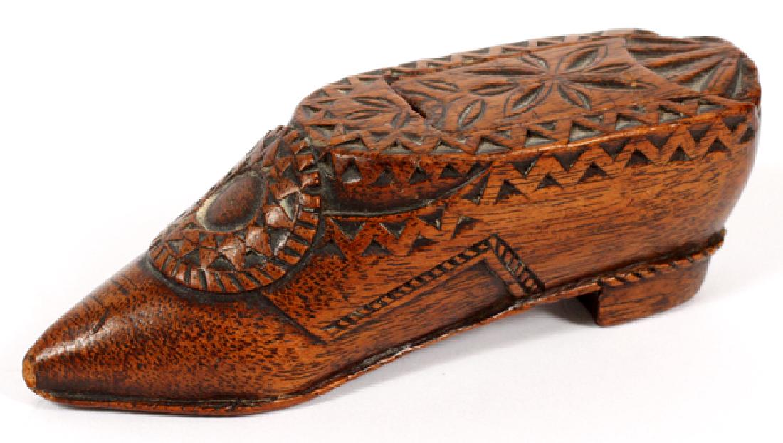 ENGLISH WOOD SHOE SNUFF BOX 19TH.C. (1 of 2)