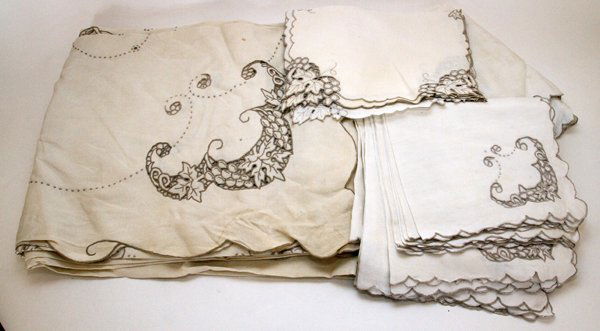 LINEN OPENWORK TABLE CLOTH AND NAPKINS (1 of 2)