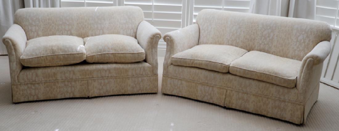 TEETZEL DESIGNED CUSTOM UPHOLSTERED SETTEES: TEETZEL DESIGNED, CUSTOM UPHOLSTERED SETTEES, LATE 20TH C, PAIR, H 30", W 58", D 36":A pair of Teetzel custom upholstered settees in light beige fabric. Having loose cushions, skirts .