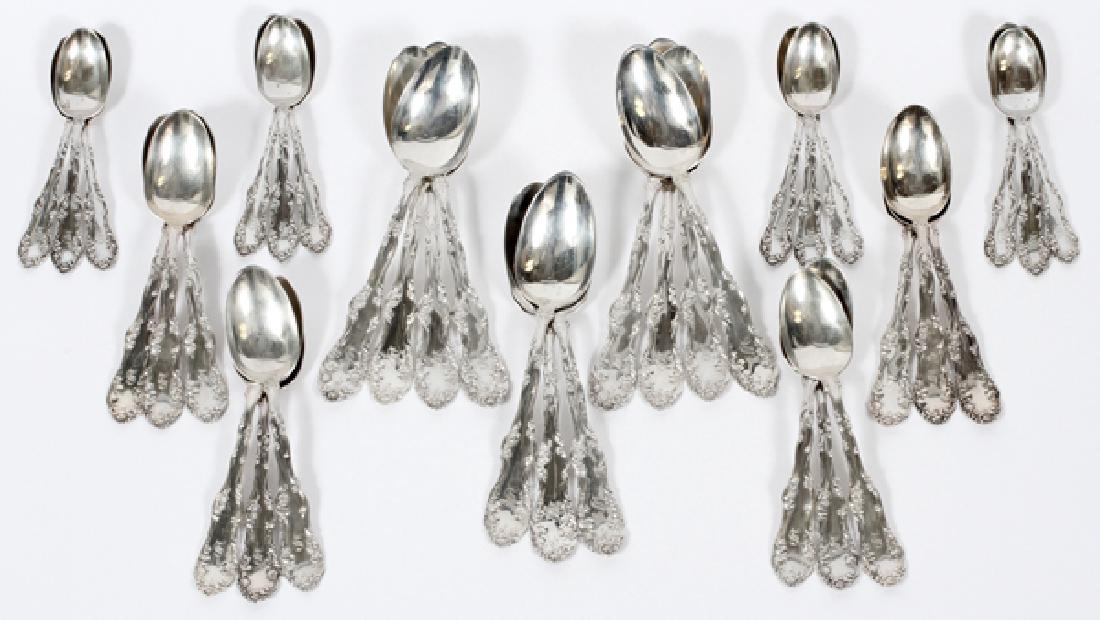 TOWLE OLD ENGLISH STERLING SPOONS 35 PIECES (1 of 3)