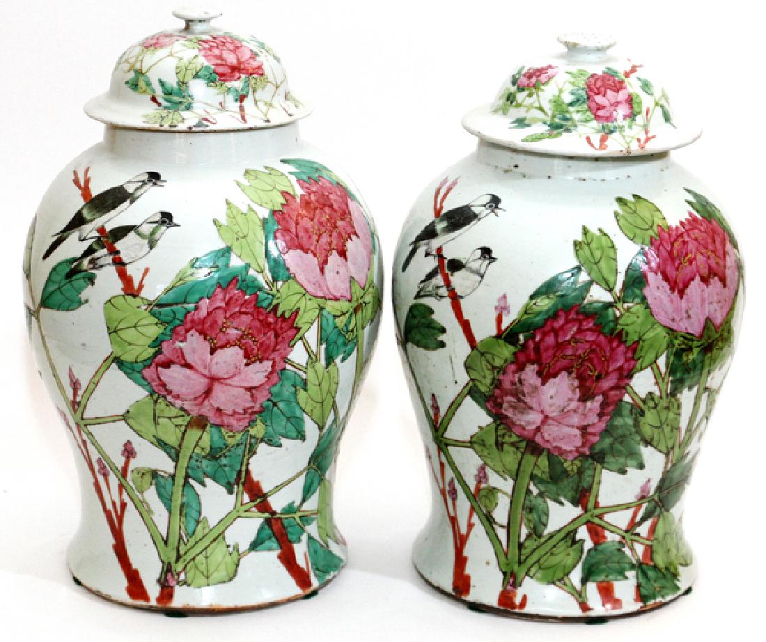 CHINESE ANTIQUE PORCELAIN COVERED URNS PAIR (1 of 4)