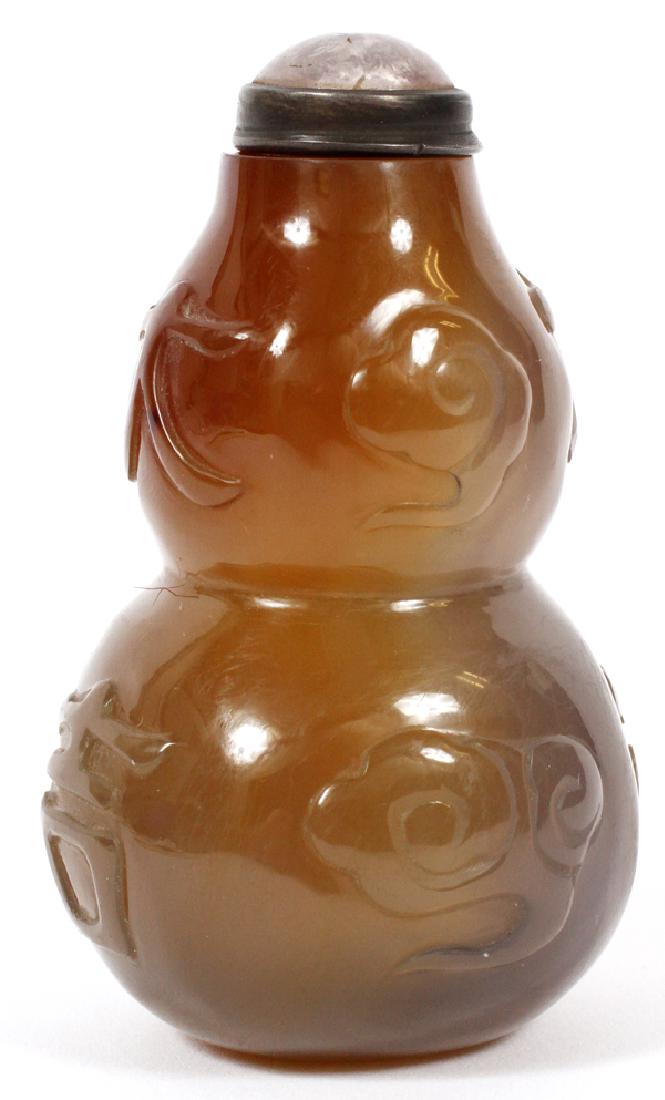 CHINESE CARVED AGATE SNUFF BOTTLE (1 of 3)