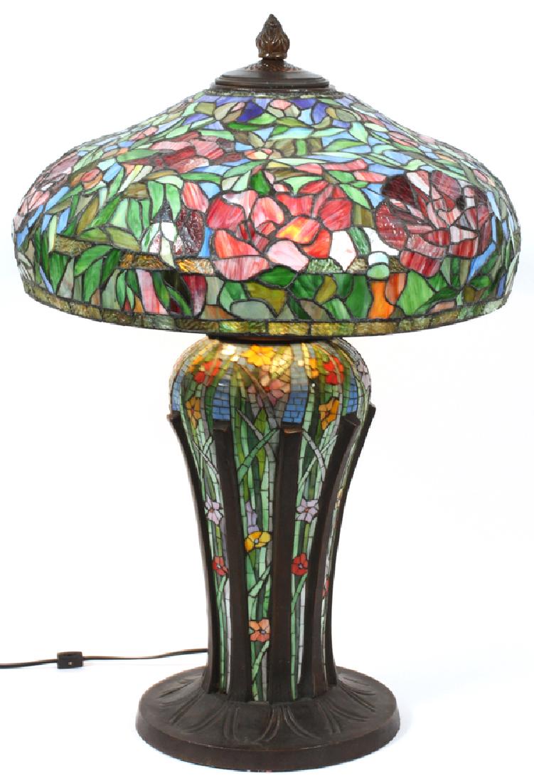 TIFFANY STYLE LEADED & STAINED GLASS TABLE LAMP (1 of 2)