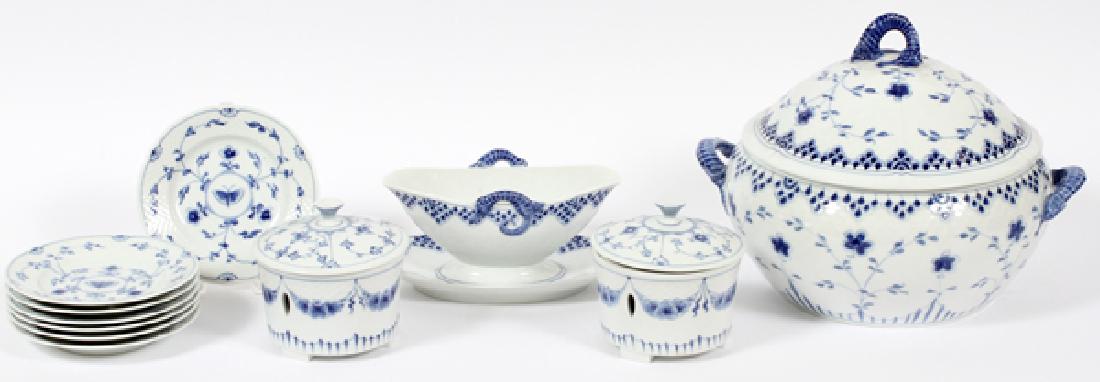 BING & GRONDAHL PORCELAIN SERVING PIECES 11 PIECES (1 of 4)