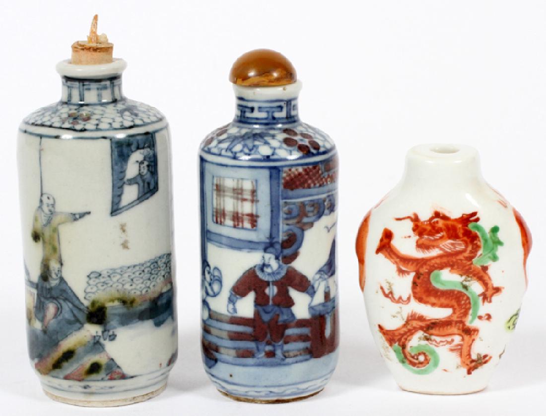 THREE CHINESE PORCELAIN SNUFF BOTTLES 19TH.C (1 of 3)