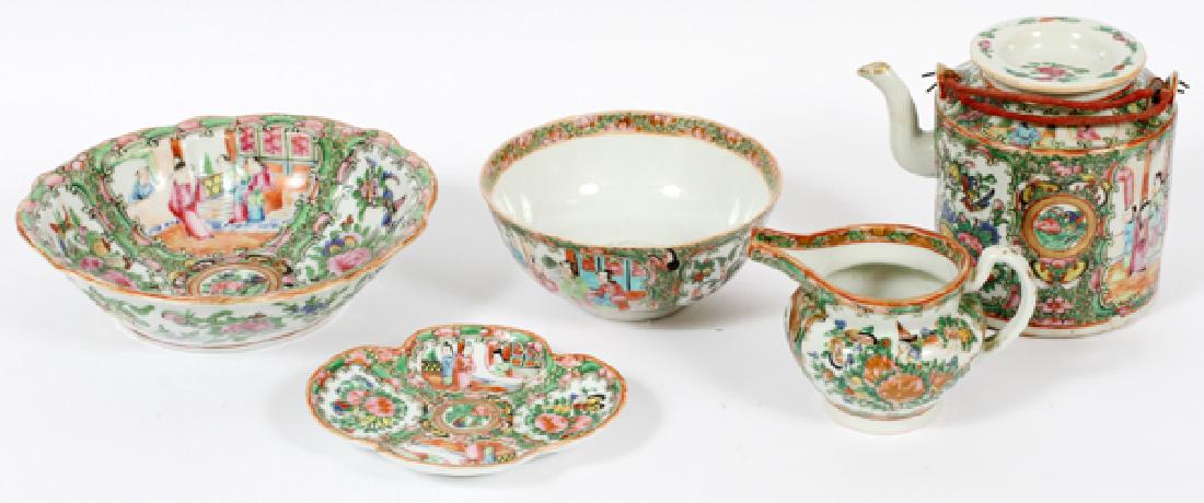 CHINESE ROSE MEDALLION TEAPOT AND BOWLS 19TH.C. (1 of 2)