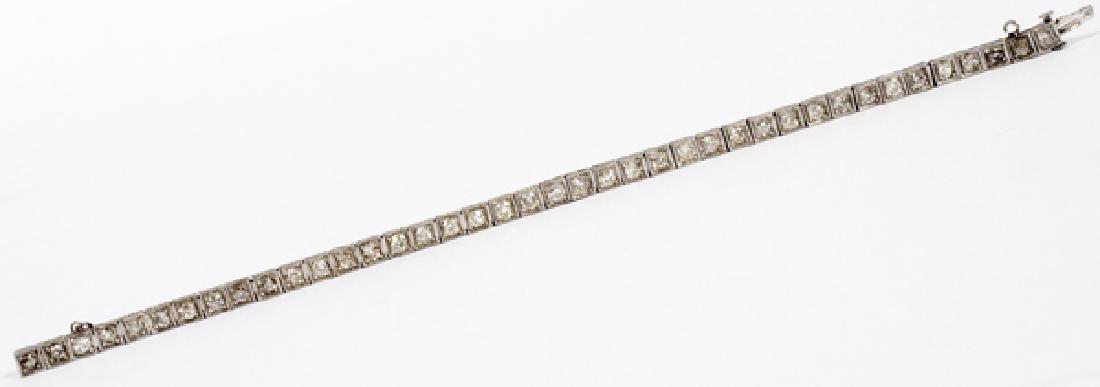 PLATINUM & 2.5 CT DIAMONDS BRACELET TW. 12.59 GR.: PLATINUM & 2.5 CT DIAMONDS BRACELET TW. 12.59 GR. L 6 1/2":Unmarked, test - platinum, 40 diamonds are approx. 3/16 CT each ,2 1/2 CT