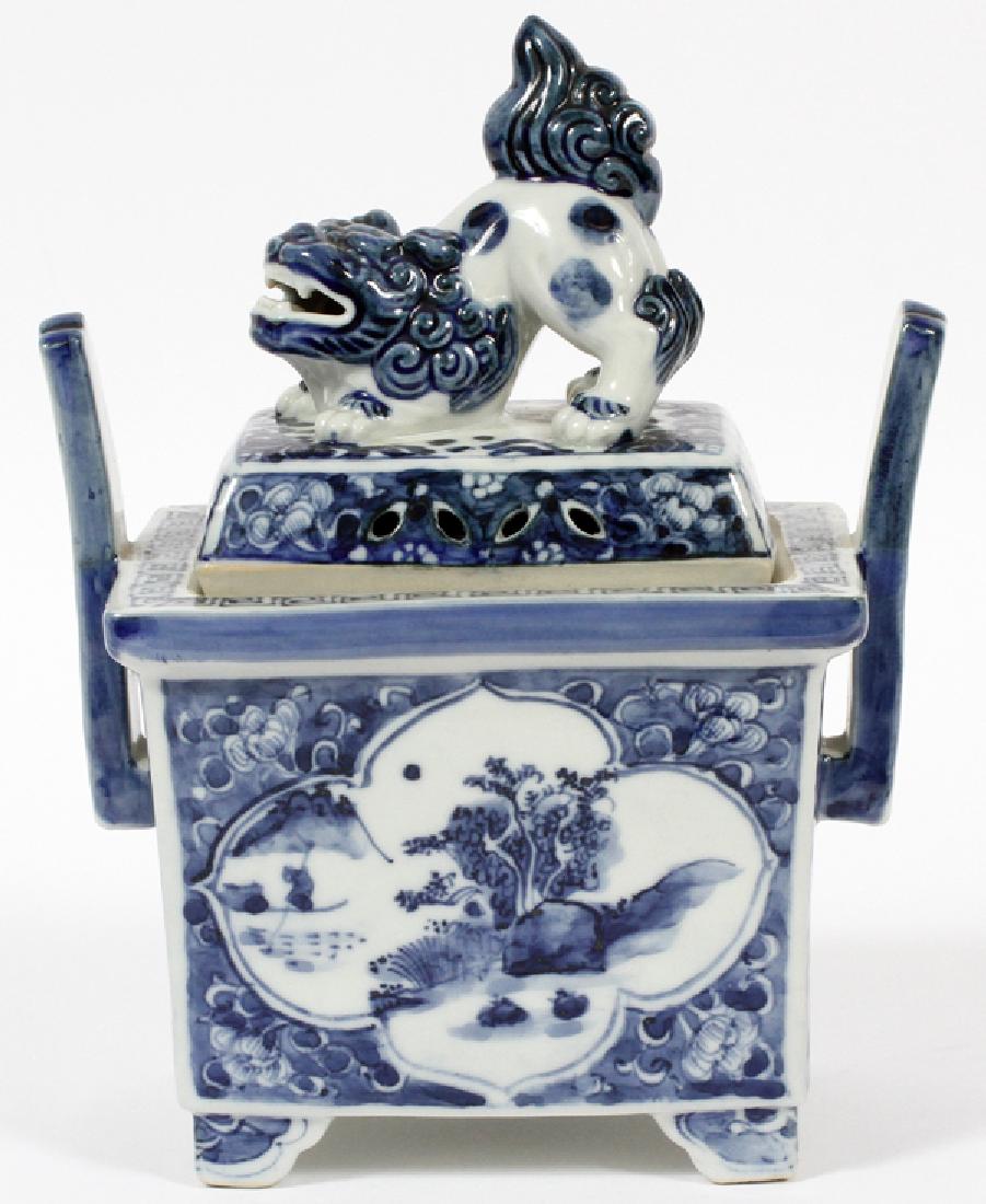 CHINESE BLUE AND WHITE PORCELAIN COVERED CENSOR (1 of 3)