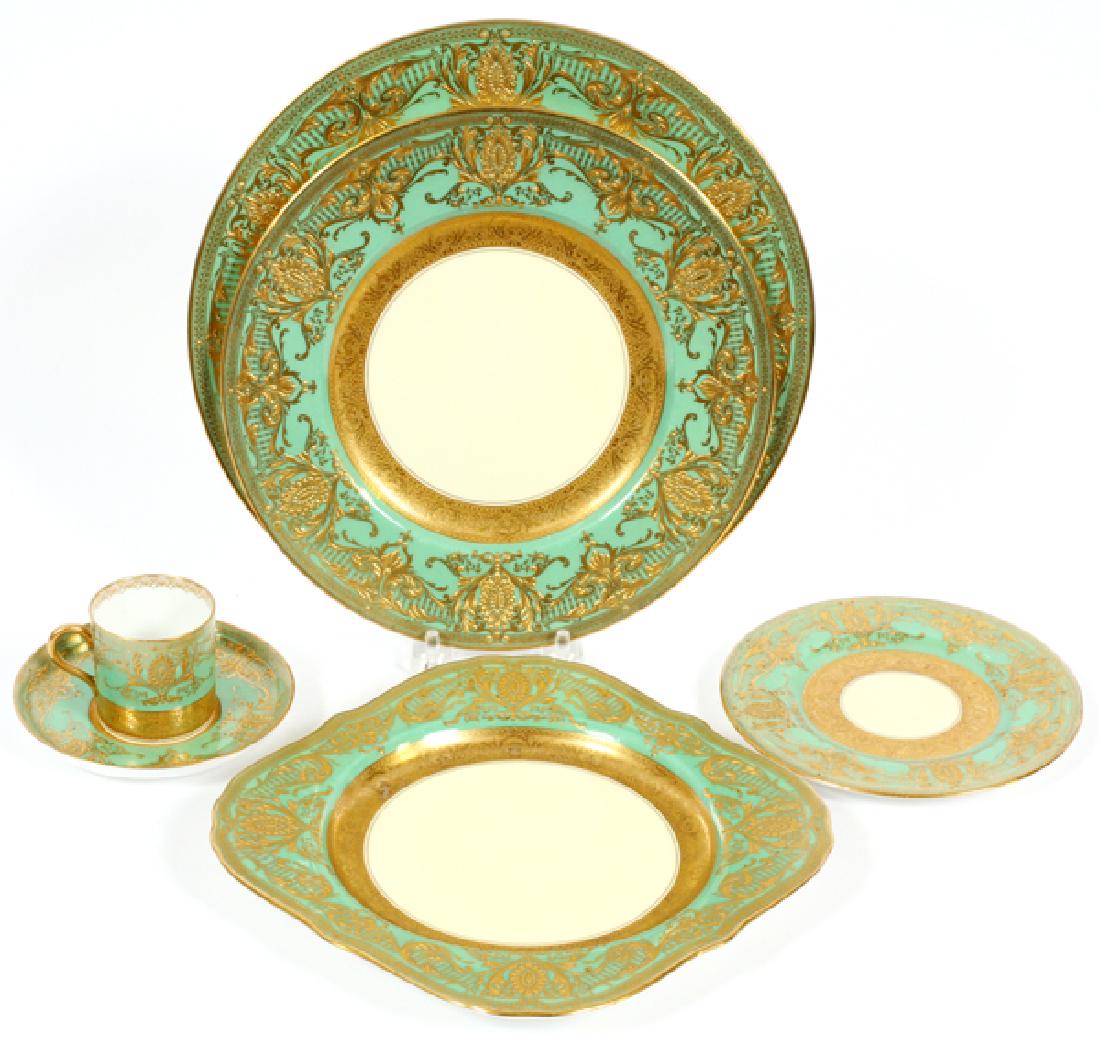 ROYAL WORCESTER PORCELAIN DINNER SERVICE, 68 PCS. (1 of 3)